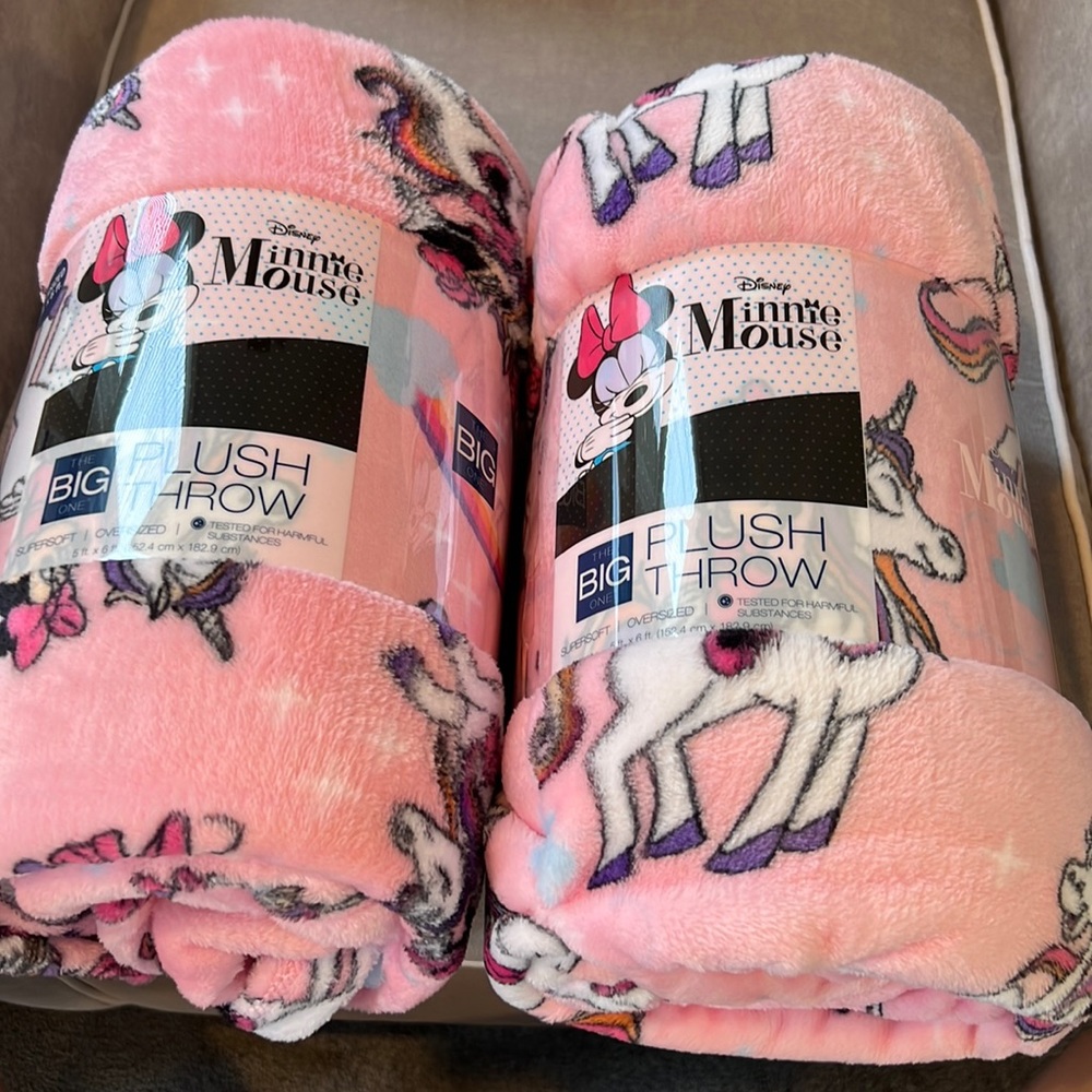 BRAND NEW Minnie Mouse Unicorn Plush Throw